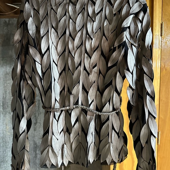 Weavz Black and Cream Leaf Pattern Blazer - Picture 2 of 4